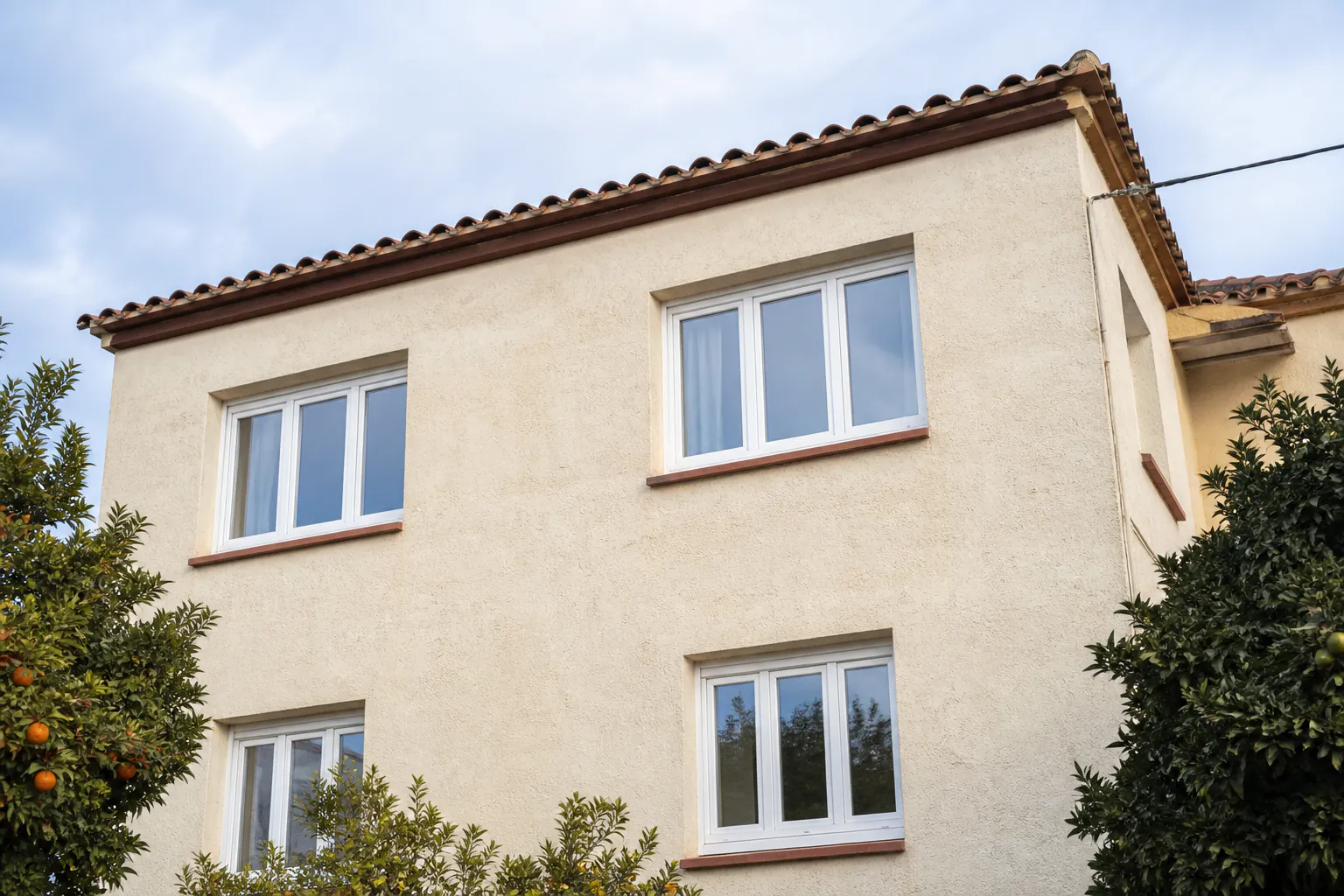 Vivienda característica de Castellón con nuevas ventanas de PVC